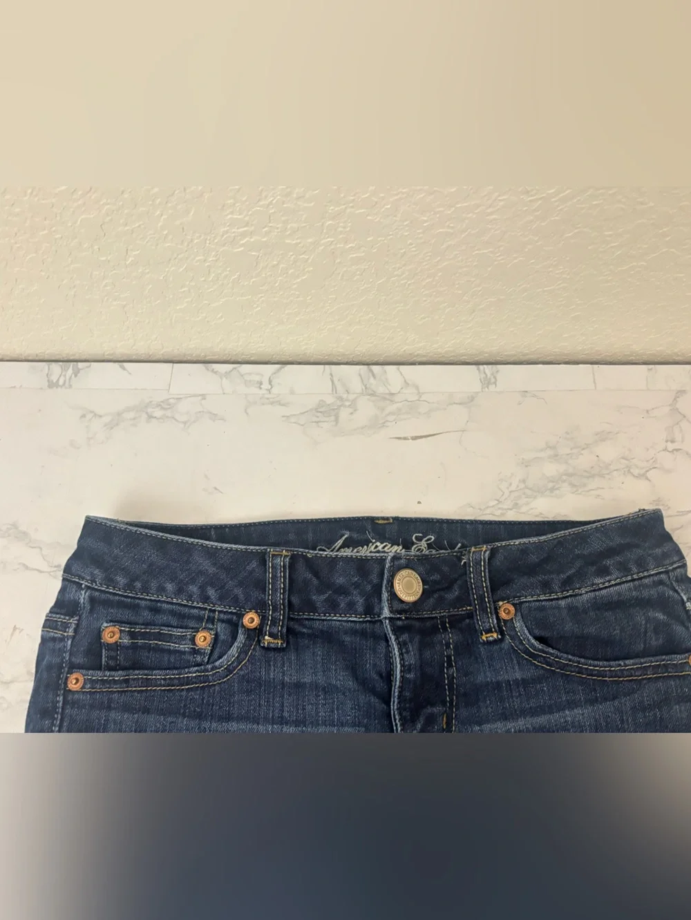 American Eagle Low Rise Shortie Distressed Denim Shorts Women’s Sz 2 Stretch